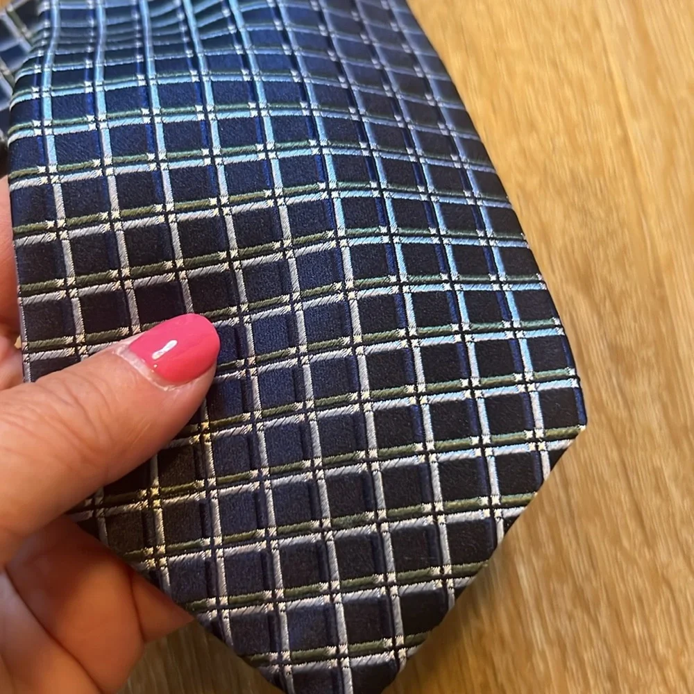Geoffrey Beene Silk Tie Navy plaid print 100% Silk